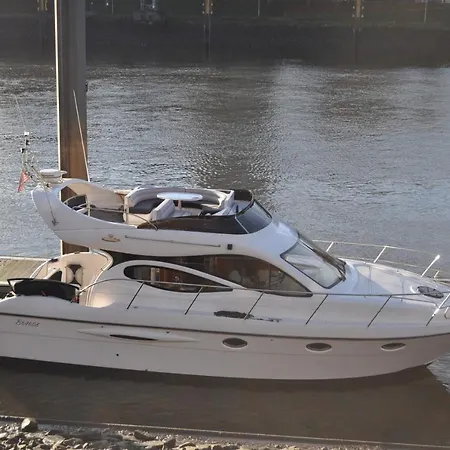 Botel Luxus Yacht Lady Jane City Uberseestadt *