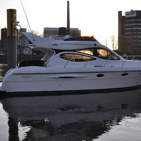 Botel Luxus Yacht Lady Jane City Uberseestadt *