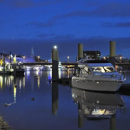 Botel Luxus Yacht Lady Jane City Uberseestadt Bremen