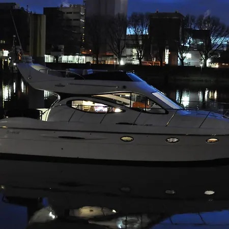 Luxus Yacht Lady Jane City Uberseestadt Botel